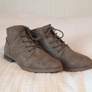 American Eagle 🦅 Lace-Up Ankle Boots